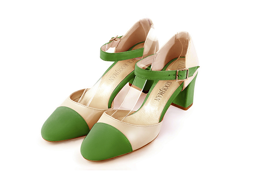 Grass green and champagne white open side elegant shoes, with an instep strap. Round toe. Medium block heels.